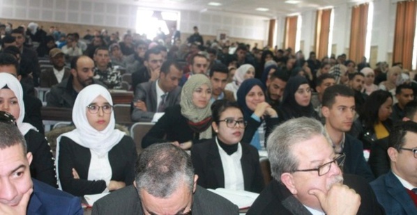 محاضرة تحت عنوان دور الميتودولوجية في اضفاء الطابع العلمي على الخطاب القانوني والاقناع به من إلقاء د/ محمد شيلح وتنظيم ماستر العقود والاعمال بالكلية المتعددة التخصصات بالناظور