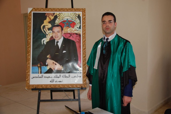 مناقشة أطروحة في موضوع خصوصية القواعد الموضوعية والاجرائية للمقتضيات الجنائية لمدونة السير على الطرق رقم 05-52  تحت إشراف الدكتورة يامنة فاطمي تقدم بها الباحث محمد فليل مناقشة أطروحة في موضوع خصوصية القواعد الموضوعية والاجرائية للمقتضيات الجنائية لمدونة السير على الطرق رقم 05-52  تحت إشراف الدكتورة يامنة فاطمي تقدم بها الباحث محمد فليل