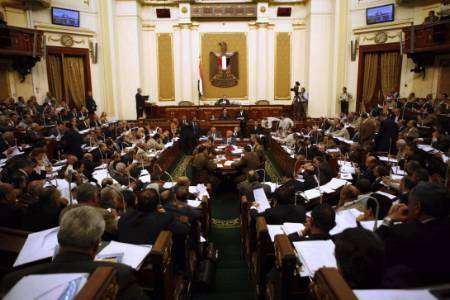 مصر: المصادقة على تمديد العمل بقانون الطوارئ بعد موافقة أغلبية مجلس الشعب مصر: المصادقة على تمديد العمل بقانون الطوارئ بعد موافقة أغلبية مجلس الشعب