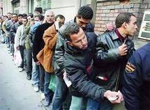 انعكاسات قانون الهجرة الإسباني على أفراد الجالية المغربية انعكاسات قانون الهجرة الإسباني على أفراد الجالية المغربية