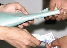 فاعلون يشددون على ضرورة محاربة الرشوة في العمق فاعلون يشددون على ضرورة محاربة الرشوة في العمق