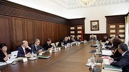 مجلس الحكومة يصادق على مشروع قانون خاص بتمديد سن إلإحالة على التقاعد للأساتذة الباحثين إلى 65 سنة و على مشروع مرسوم يخص الاشتراك في صندوق الضمان الاجتماعي مجلس الحكومة يصادق على مشروع قانون خاص بتمديد سن إلإحالة على التقاعد للأساتذة الباحثين إلى 65 سنة و على مشروع مرسوم يخص الاشتراك في صندوق الضمان الاجتماعي