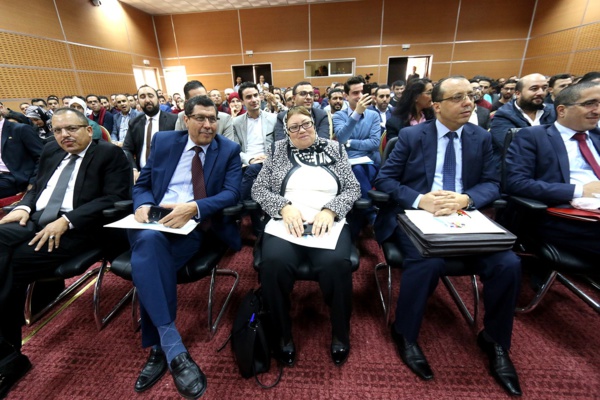 ندوة حول العقار بالحسيمة توصي بالحد من التضخم التشريعي والتأسيس لمدونة خاصة بعد تكريمها للأستاذين الدكتور إدريس الفاخوري والدكتورة دنيا مباركة