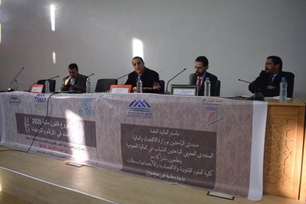 "في ندوة وطنية نظمت نهاية الاسبوع المنصرم بمدينة سطات ، ناقش منتدى الباحثين بوزارة الاقتصاد والمالية مشروع قانون المالية 2020 بمشاركة اساتذة جامعيين، وممثلين عن هيأة المحامين ومهنيين و بحضور قارب 700 شخص"‎