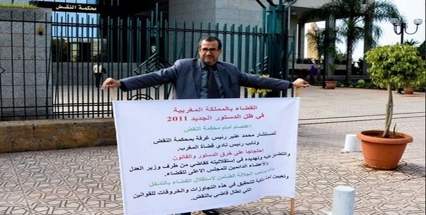 عندما يعتصم القضاة: قراءة في اعتصام المستشار محمد عنبر أمام محكمة النقض عندما يعتصم القضاة: قراءة في اعتصام المستشار محمد عنبر أمام محكمة النقض