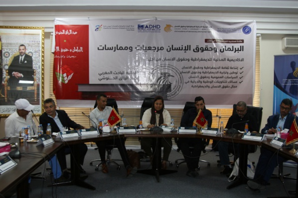 تقرير حول أشغال مائدة مستديرة لتقديم وقراءة في كتاب البرلمان وحقوق الانسان مرجعيات وممارسة لكاتبه الباحث عبد الرزاق الحنوشي تقرير حول أشغال مائدة مستديرة لتقديم وقراءة في كتاب البرلمان وحقوق الانسان مرجعيات وممارسة لكاتبه الباحث عبد الرزاق الحنوشي