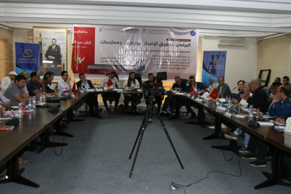 تقرير حول أشغال مائدة مستديرة لتقديم وقراءة في كتاب البرلمان وحقوق الانسان مرجعيات وممارسة لكاتبه الباحث عبد الرزاق الحنوشي تقرير حول أشغال مائدة مستديرة لتقديم وقراءة في كتاب البرلمان وحقوق الانسان مرجعيات وممارسة لكاتبه الباحث عبد الرزاق الحنوشي