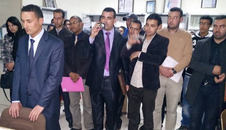 ماستر قانون العقود والعقار: مناقشة رسالة في موضوع  العقود المبرمة وفق القوانين العقارية الخاصة – دراسة للقانونين 90/25 و 00/18  تحت إشراف الدكتورة غزال وردة  تقدم بها الباحث كريم طجيو