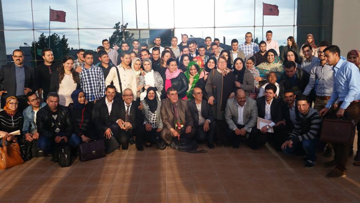 مركز الدراسات والبحوث الإنسانية والاجتماعية بوجدة يحتفي بالدكتور إدريس الفاخوري لإثرائه مكتبة المركز بعدد من الكتب و المؤلفات. مركز الدراسات والبحوث الإنسانية والاجتماعية بوجدة يحتفي بالدكتور إدريس الفاخوري لإثرائه مكتبة المركز بعدد من الكتب و المؤلفات.