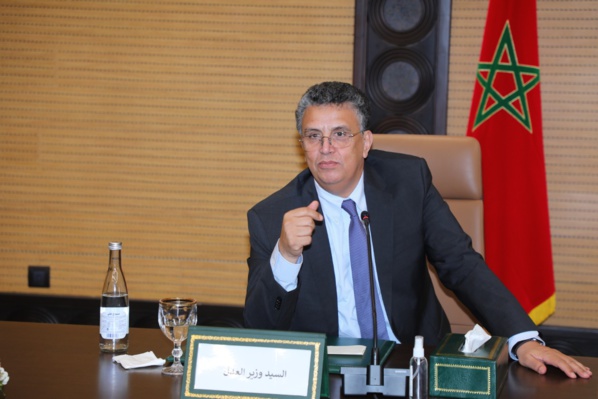 السيد وزير العدل يعرض أهم المستجدات والمحاور الكبرى التي تضمنها مشروع مراجعة قانون المسطرة الجنائية السيد وزير العدل يعرض أهم المستجدات والمحاور الكبرى التي تضمنها مشروع مراجعة قانون المسطرة الجنائية
