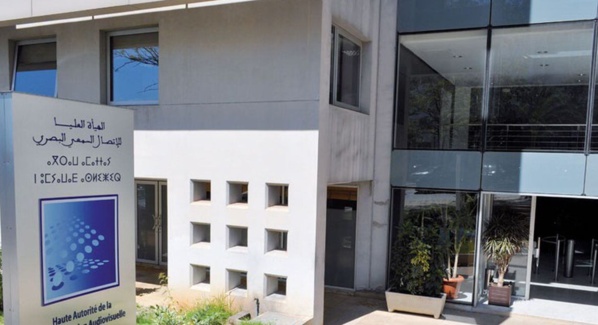 الهاكا تدعو إلى صون حق المواطن في مضامين إعلامية يقظة وآمنة، على خلفية قضية "اختلاق جريمة وهمية وبث معلومات زائفة" في برنامج إذاعي. الهاكا تدعو إلى صون حق المواطن في مضامين إعلامية يقظة وآمنة، على خلفية قضية "اختلاق جريمة وهمية وبث معلومات زائفة" في برنامج إذاعي.