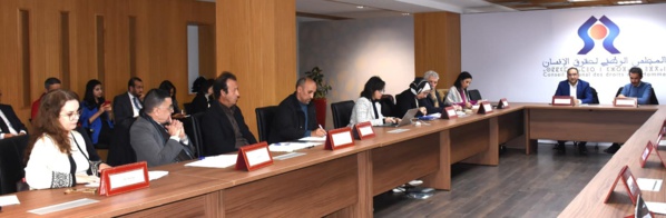 أكَورا حقوق الإنسان تناقش موضوع "التغيرات المناخية: تهديدٌ عالمي لحقوق الإنسان" أكَورا حقوق الإنسان تناقش موضوع "التغيرات المناخية: تهديدٌ عالمي لحقوق الإنسان"