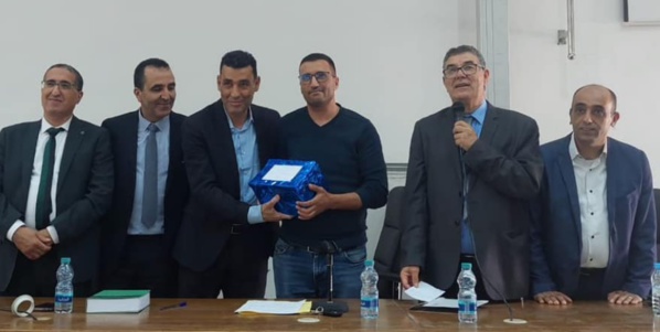 فضيلة الدكتور إدريس الفاخوري يخصص جائزة للمتفوقين بماستر قانون العقود والأنظمة العقارية بكلية الحقوق بوجدة