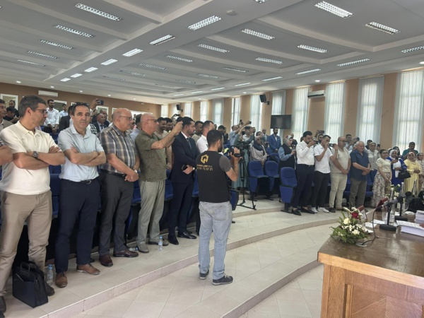 وجدة: مناقشة أطروحة للباحث نور الدين الشكوطي تحت عنوان الاستمرار القانوني لعقد الشغل بين النص التشريعي والاجتهاد القضائي وجدة: مناقشة أطروحة للباحث نور الدين الشكوطي تحت عنوان الاستمرار القانوني لعقد الشغل بين النص التشريعي والاجتهاد القضائي