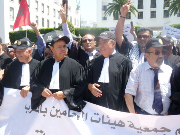 لماذا خرج المحامون المغاربة الى الشارع ؟ لماذا خرج المحامون المغاربة الى الشارع ؟