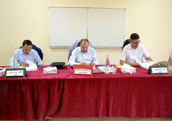 الناظور: مناقشة رسالة لنيل دبلوم الماستر للباحث سمير الحموتي تحت عنوان تدبير أملاك الدولة الخاصة بين الاكراهات الحمائية ومتطلبات تشجيع الاستثمار الناظور: مناقشة رسالة لنيل دبلوم الماستر للباحث سمير الحموتي تحت عنوان تدبير أملاك الدولة الخاصة بين الاكراهات الحمائية ومتطلبات تشجيع الاستثمار