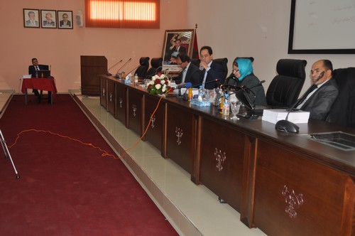 مناقشة أطروحة لنيل الدكتوراه في القانون العام والعلوم السياسية حول موضوع تداعيات مبادرة الحكم الذاتي المغربي لجهة الصحراء على ضوء التجارب الدولية المقارنة تحت إشراف لبابة عاشور من إنجاز الباحث حكيم التوزاني مناقشة أطروحة لنيل الدكتوراه في القانون العام والعلوم السياسية حول موضوع تداعيات مبادرة الحكم الذاتي المغربي لجهة الصحراء على ضوء التجارب الدولية المقارنة تحت إشراف لبابة عاشور من إنجاز الباحث حكيم التوزاني