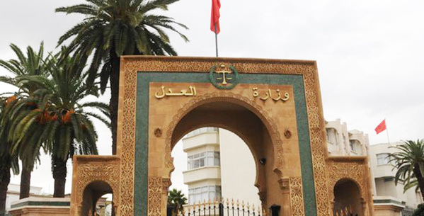 قرار لوزير العدل بتحديد عدد المكاتب العدلية ومقار ها وعدد العدول