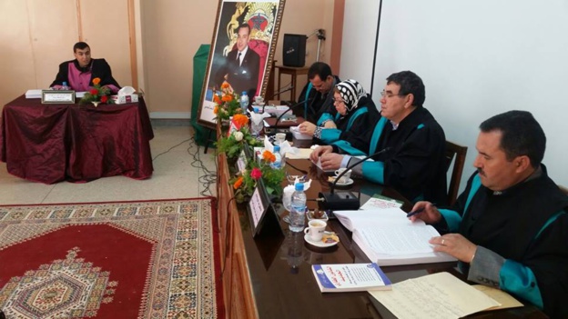 و ت ب في قانون العقود والعقار: مناقشة أطروحة لنيل الدكتوراه في القانون الخاص في موضوع: دور القضاء الاستعجالي في مادة العقار المحفظ  تحت إشراف الدكتورة دنيا مباركة  للباحث عمر عمر و ت ب في قانون العقود والعقار: مناقشة أطروحة لنيل الدكتوراه في القانون الخاص في موضوع: دور القضاء الاستعجالي في مادة العقار المحفظ  تحت إشراف الدكتورة دنيا مباركة  للباحث عمر عمر