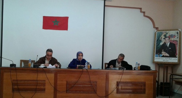 كلية الحقوق بوجدة: ماستر الدراسات الدستورية والسياسية: تقرير مناقشة رسالة في موضوع: "طبيعة النظام الدستوري المغربي في ضوء دستور 2011" تحت اشراف الدكتورة يمين هكو تقدم بها الباحث زهير غازلي. كلية الحقوق بوجدة: ماستر الدراسات الدستورية والسياسية: تقرير مناقشة رسالة في موضوع: "طبيعة النظام الدستوري المغربي في ضوء دستور 2011" تحت اشراف الدكتورة يمين هكو تقدم بها الباحث زهير غازلي.