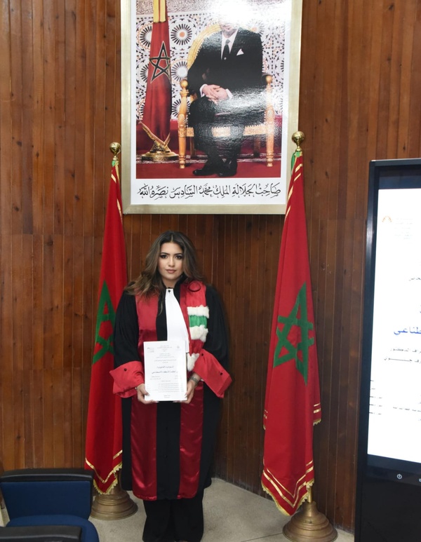 الباحثة إحسان غازي تنال الدكتوراه بميزة مشرف جدا مع التوصية بالنشر عن أطروحة حول المسؤولية القانونية لأنظمة الذكاء الاصطناعي.