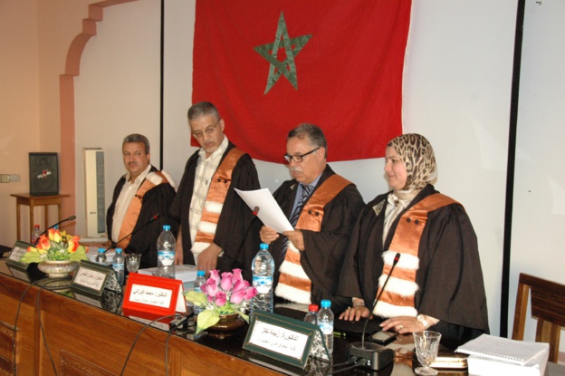 مناقشة أطروحة الدكتوراه في القانون العام في موضوع ملاءمة نظام اللاتمركز الإداري بالمغرب مع متطلبات الجهوية المتقدمة، تحت إشراف الدكتور رضوان الحاجي للباحث المصطفى قريشي. مناقشة أطروحة الدكتوراه في القانون العام في موضوع ملاءمة نظام اللاتمركز الإداري بالمغرب مع متطلبات الجهوية المتقدمة، تحت إشراف الدكتور رضوان الحاجي للباحث المصطفى قريشي.