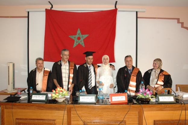 مناقشة أطروحة الدكتوراه في القانون العام في موضوع ملاءمة نظام اللاتمركز الإداري بالمغرب مع متطلبات الجهوية المتقدمة، تحت إشراف الدكتور رضوان الحاجي للباحث المصطفى قريشي. مناقشة أطروحة الدكتوراه في القانون العام في موضوع ملاءمة نظام اللاتمركز الإداري بالمغرب مع متطلبات الجهوية المتقدمة، تحت إشراف الدكتور رضوان الحاجي للباحث المصطفى قريشي.