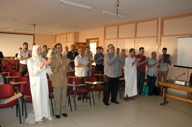 مناقشة أطروحة الدكتوراه في القانون العام في موضوع ملاءمة نظام اللاتمركز الإداري بالمغرب مع متطلبات الجهوية المتقدمة، تحت إشراف الدكتور رضوان الحاجي للباحث المصطفى قريشي. مناقشة أطروحة الدكتوراه في القانون العام في موضوع ملاءمة نظام اللاتمركز الإداري بالمغرب مع متطلبات الجهوية المتقدمة، تحت إشراف الدكتور رضوان الحاجي للباحث المصطفى قريشي.