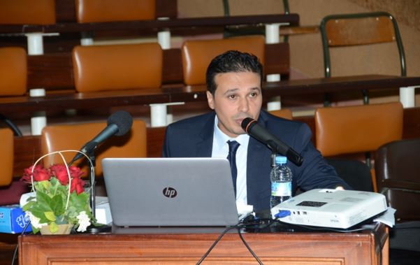 كلية الحقوق أكدال- الرباط: تقرير أطروحة لنيل شهادة الدكتوراه في موضوع: توزيع الاختصاصات بين الدولة والجهة – دراسة مقارنة-، تحت إشراف الأستاذ الدكتور أحمد بوعشيق من إنجاز الباحث عبد الوهاب القستلي كلية الحقوق أكدال- الرباط: تقرير أطروحة لنيل شهادة الدكتوراه في موضوع: توزيع الاختصاصات بين الدولة والجهة – دراسة مقارنة-، تحت إشراف الأستاذ الدكتور أحمد بوعشيق من إنجاز الباحث عبد الوهاب القستلي