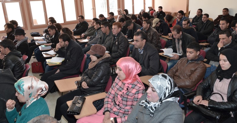 و ت ب في قانون العقود والعقار: مناقشة أطروحة لنيل الدكتوراه في القانون الخاص في موضوع: موقع التحكيم ضمن نزاعات الشغل ـ دراسة مقارنة -  تحت إشراف الدكتورة دنيا مباركة للباحث نبيل بوحميدي