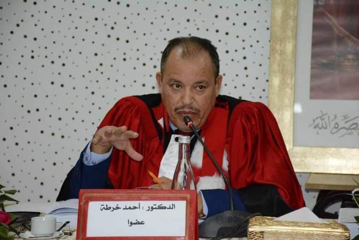 وجدة: مناقشة أطروحة للباحث صلاح الدين فليل تحت عنوان "ضابط الصفة لجرائم المال العام". وجدة: مناقشة أطروحة للباحث صلاح الدين فليل تحت عنوان "ضابط الصفة لجرائم المال العام".