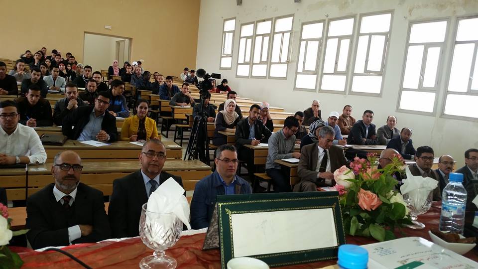 و ت ب في قانون العقود والعقار: مناقشة أطروحة لنيل الدكتوراه في القانون الخاص في موضوع: نظام أراضي الجموع بين المتطلبات القانونية ورهانات التنمية  تحت إشراف الدكتور إدريس الفاخوري  للباحثة حياة البجدايني. و ت ب في قانون العقود والعقار: مناقشة أطروحة لنيل الدكتوراه في القانون الخاص في موضوع: نظام أراضي الجموع بين المتطلبات القانونية ورهانات التنمية  تحت إشراف الدكتور إدريس الفاخوري  للباحثة حياة البجدايني.