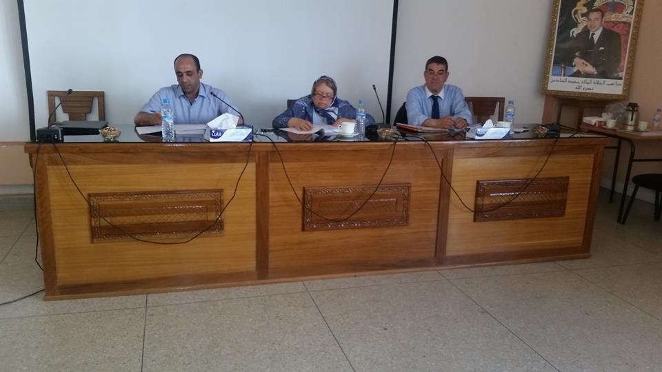 مناقشة رسالة في موضوع الحماية القانونية لخدم البيوت تحت إشراف الدكتورة دنيا مباركة تقدم بها الباحث سفيان بلحسن مناقشة رسالة في موضوع الحماية القانونية لخدم البيوت تحت إشراف الدكتورة دنيا مباركة تقدم بها الباحث سفيان بلحسن