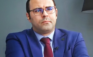 الدكتور بدر الزاهر الأزرق: يمنح المنصة أول تعليق أكاديمي مقتضب على خطاب صاحب الجلالة بخصوص قضية الصحراء